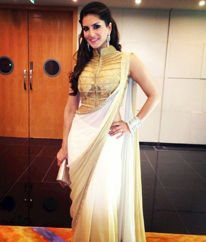 Sunny Leone looking stunning in Indian saree